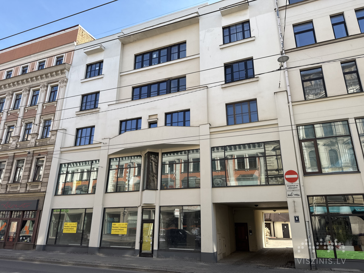 Trīsistabu dzīvoklis 10